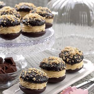 salted-peanut-whoopie-pie
